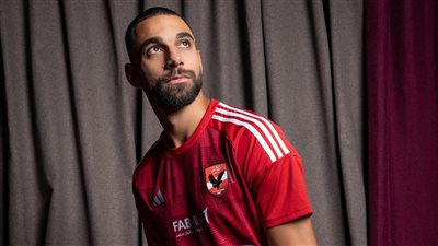 صدمة في الأهلي.. عمرو السولية يغيب شهر للإصابة فى العضلة الخلفية