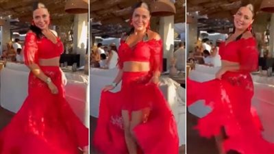 الأحمر يليق بك.. إطلالة جريئة لـ 