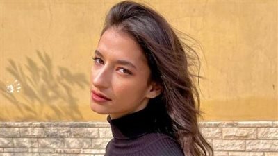 إحكم بنفسك.. فنانة شهيرة: 