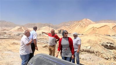 رئيس جهاز مدينة السويس تتفقد أعمال خط المياه المغذي لـ عتاقة