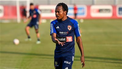 قبل السوبر الأفريقي.. الأهلي يتلقى صدمة جديدة بشأن بيرسي تاو