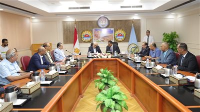 وزير التعليم ومحافظ مطروح يعقدان اجتماعًا مع قيادات التعليم بالمحافظة