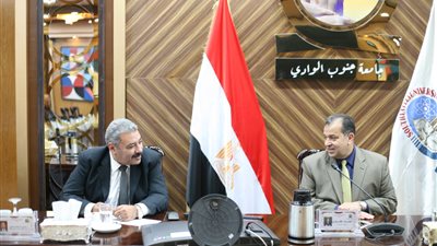 رئيس جامعة جنوب الوادي يبحث اوجه التعاون مع وفد الهيئة العربية للتصنيع