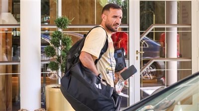 للالتحاق بمنتخب تونس.. علي معلول يغادر معسكر الأهلي بالنمسا