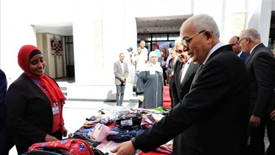 وزير التربية والتعليم ومحافظ القاهرة يفتتحان معرض 