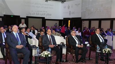 وزير الطيران المدني ومحافظ البحر الأحمر يشهدا جلسة الاستماع والتشاور البيئى لمشروع تطوير مطار الغردقة الدولى 