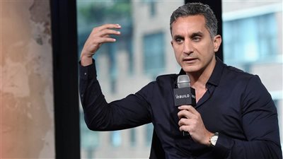 باسم يوسف يرد على انتقادات إطلالته الجديدة (فيديو)