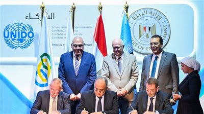 رئيس الهيئة العربية للتصنيع ووزيرة البيئة يشهدان توقيع مذكرة تفاهم 