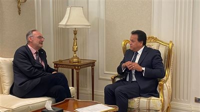 وزير الصحة يستقبل مدير معهد الالتهابات البكتيرية بمعهد 