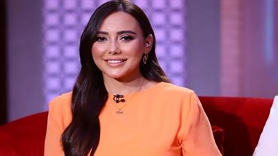 الإعلامية بثينة توكل تعود لتقديم برنامجها 