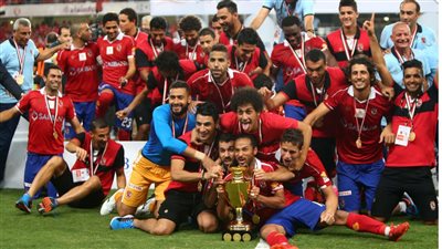 إعلامي يفجرها.. الزمالك يفاوض نجم الأهلي السابق