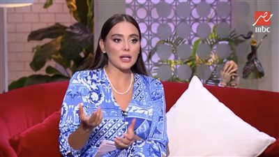 بثينة توكل تناقش دور المرأة في الأسرة وأنواع الآباء والأمهات في أول يوم دراسة بـ 