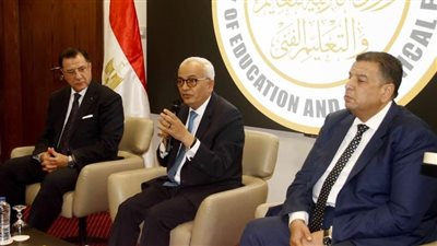 وزير التربية والتعليم يستقبل أوائل الثانوية العامة قبل مغادرتهم في رحلة لألمانيا تنظمها جريدة 