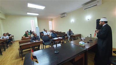 هاني تمام يلقي محاضرة  