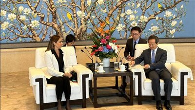 وزيرة الثقافة تلتقي عُمدة بكين وتبحث تكثيف التعاون الثقافي بين البلدين