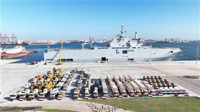 مصر تقدم مئات الأطنان من المساعدات إلى الشعب الليبي برًا وبحرًا