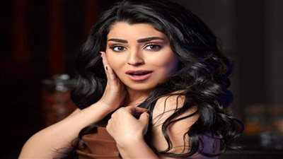 كومنتات وأغاني معفنة.. خناقة بين آيتن عامر وأحد المتابعين