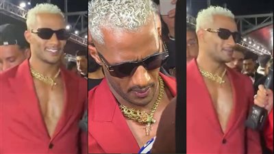 بدلة حمراء بدون قميص.. محمد رمضان يثير الجدل في حفل 