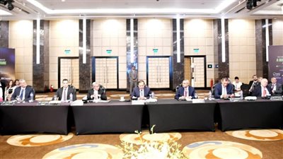 الملا يرأس مائدة مستديرة مع الشركاء العالميين لتوظيف التكنولوجيا في الاسراع بإزالة الكربون بشرق المتوسط