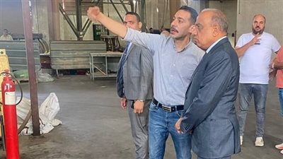 في زيارة مفاجئة.. وزير قطاع الأعمال العام يتفقد مصانع شركة العبوات والمستلزمات الطبية
