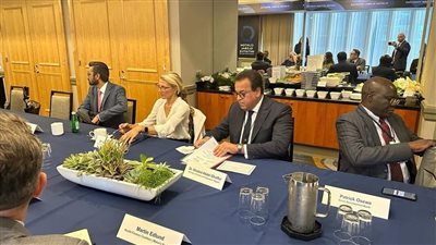 الدكتور خالد عبدالغفار يلقي كلمة في جلسة «التحديات والحلول لمعالجة أزمة الصحة المناخية»