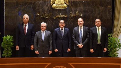 رئيس الحكومة يشهد توقيع عقد إنشاء مصنع بإستثمارات مليار يورو بالسخنة