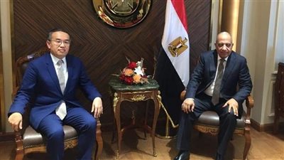 وزير قطاع الأعمال العام يؤكد اهتمام الحكومة بتنمية علاقاتها التجارية والاستثمارية مع الصين
