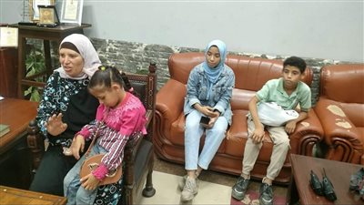 منظومة الشكاوى بمجلس الوزراء تنجح في تسليم ثلاثة أطفال لوالدتهم بعد أن تحرك قطار بهم دونها من محطة 