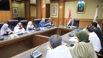 نائب محافظ سوهاج يعقد اجتماعا لمناقشة آليات التحول الرقمي 