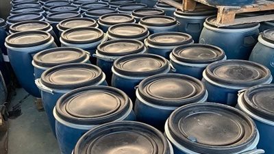 تموين برج العرب بالإسكندرية يضبط مصنع إنتاج مواد كيماوية بدون بيانات