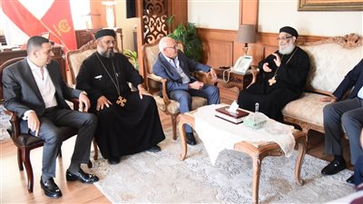 محافظ بورسعيد يستقبل وفدا من الكنيسة للتهنئة بالمولد النبوي الشريف