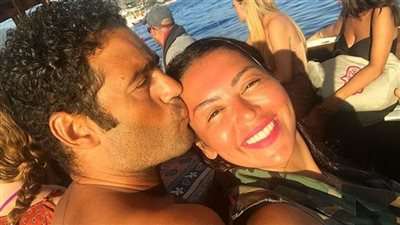 عبدالمنصف نحنوح.. لقاء الخميسي: وقعد 6 شهور ميمسكش إيدي وإحنا مرتبطين