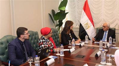 وزير التربية والتعليم يستقبل السفيرة نبيلة مكرم لبحث تعزيز أطر التعاون في تنفيذ حقيبة تدريبية للأخصائيين الاجتماعيين والنفسيين 