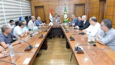 مختار.. يلتقي بمجلس إدارة الغرفة التجارية والتموين والتجار لمناقشة ضبط اسعار السلع بالدقهلية 