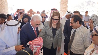 وزيرة التخطيط ومحافظ جنوب سيناء يفتتحان أعمال تطوير التجمع البدوي 