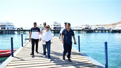 وزيرة البيئة تتفقد الإلتزام باشتراطات ممارسة الأنشطة البحرية بشواطئ شرم الشيخ للحفاظ على التنوع البيولوجي