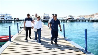 وزيرة البيئة تتفقد الإلتزام باشتراطات ممارسة الأنشطة البحرية بشواطئ شرم الشيخ للحفاظ على التنوع البيولوجي