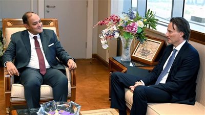 وزير التجارة والصناعة يبحث مع ممثلي شركة دانون خطط الشركة المستقبلية بالسوق المصري