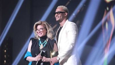 شعر أشقر وقميص شفّاف.. ظهور غريب لـ محمد رمضان