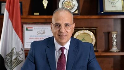 الدكتور سويلم يتابع عملية تدعيم الكوبري الخرساني أعلى سد ومفيض وهويس دمياط