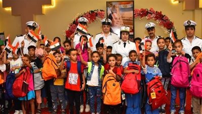 «الداخلية» تطلق مبادرة «كلنا واحد مع زهور المستقبل» لتوزيع الحقائب المدرسية