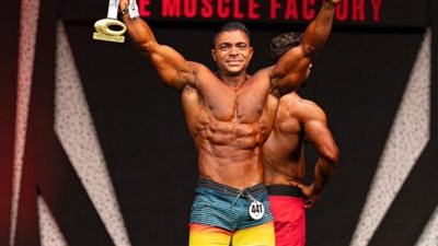 كارت إحتراف جديد.. اللاعب المصري ياسين جابر شحاتة يحرز الميدالية الذهبية في بطولة كمال الأجسام بدبي