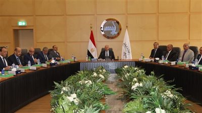 وزير النقل يترأس اجتماع الجمعية العامة رقم (60) للشركة القابضة لمشروعات الطرق والكباري والنقل البري 