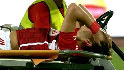 غادر الملعب باكيًا.. نقل إمام عاشور للمستشفى بعد إصابته أمام الإسماعيلي