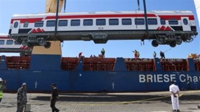 وصول 16 عربة قطار درجة ثالثة مكيفة لميناء الإسكندرية