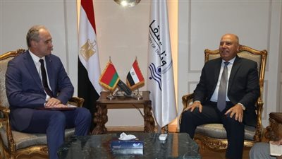 وزير النقل يبحث مع سفير  بيلاروسيا  بالقاهرة  انشاء مصنع في برج العرب