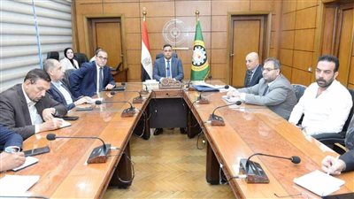 مختار يستقبل رئيس الهيئة العامة للنقل النهري ومسئولي الشركه  عن تشغيل الاتوبيس النهري بالمنصوره 