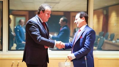 وزير الصحة ونظيره الباكستاني يناقشان تعزيز التعاون بين البلدين في المجال الصحي