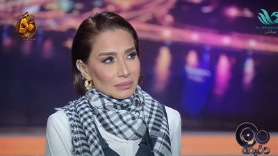 فلسطين في القلب.. بالدموع بسمة وهبة تلقي أبيات شعر من تأليفها على الهواء