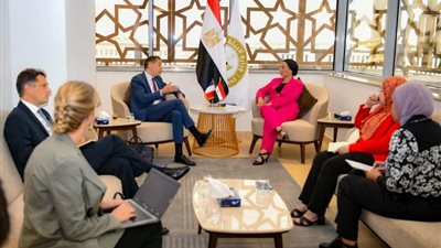 وزيرة البيئة تناقش مع المندوب الوزارى للبحر المتوسط بوزارة أوروبا والشئون الخارجية التعاون الاقليمي في مجال البيئة 